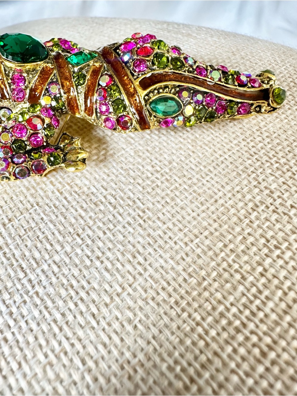 Chunky 5” Gold-Tone Green & Pink Crystal Alligator Brooch (High Quality/Weight) - Picture 4 of 13